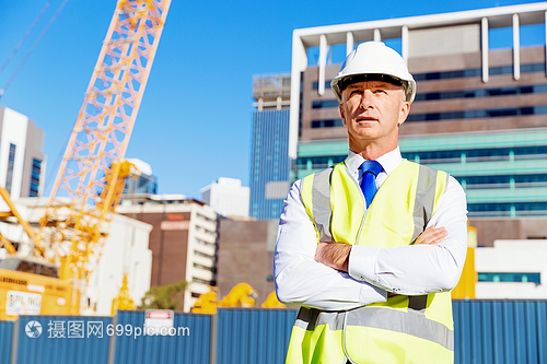城市筑夢者 建筑工程師與安全背心的守護使命